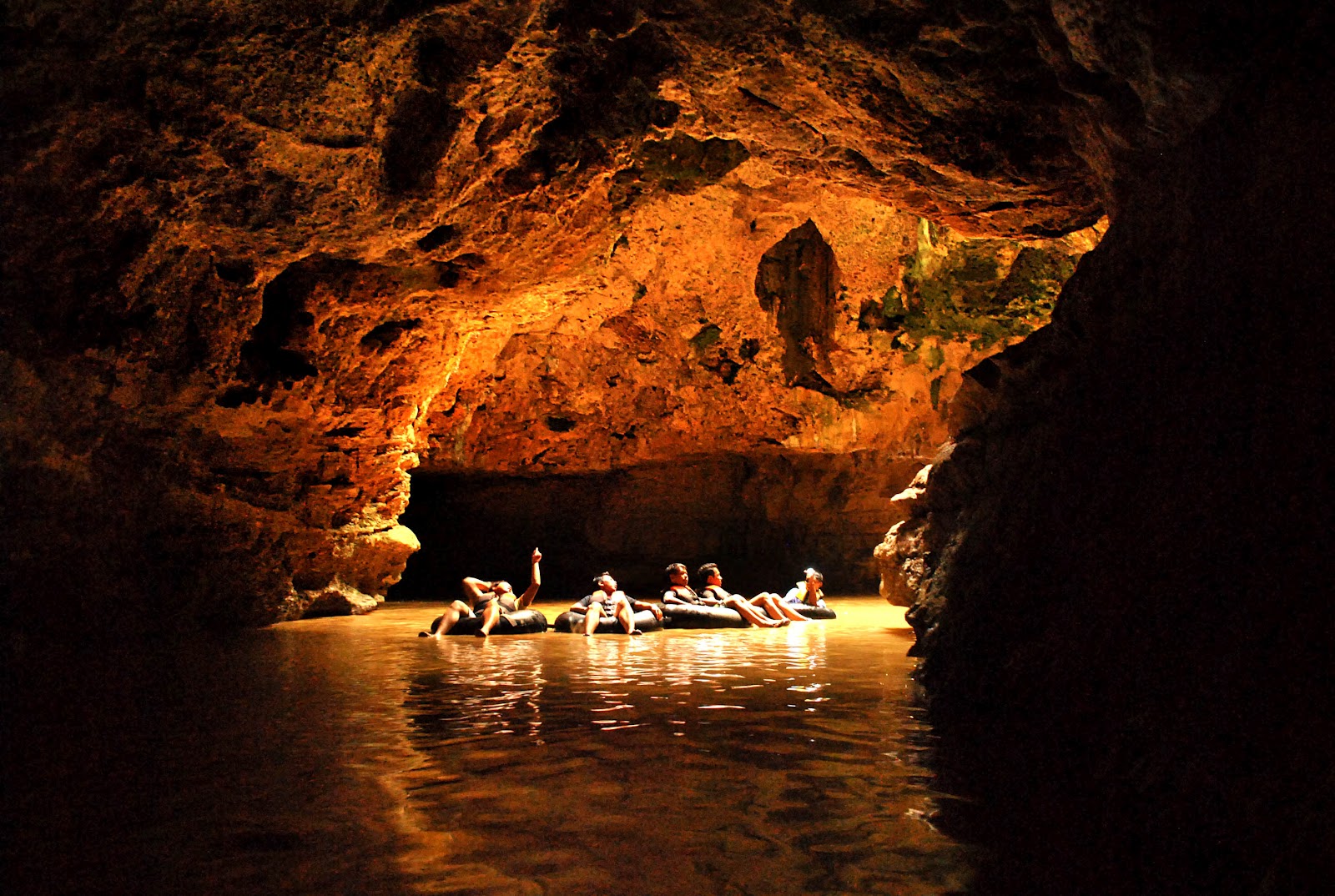 Cave Tubing Goa Pindul — Susur Sungai Bawah Tanah 350 Meter