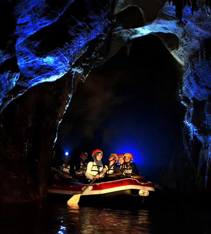Goa Tanding — lorong bawah tanah dengan formasi stalaktit dan stalagmit